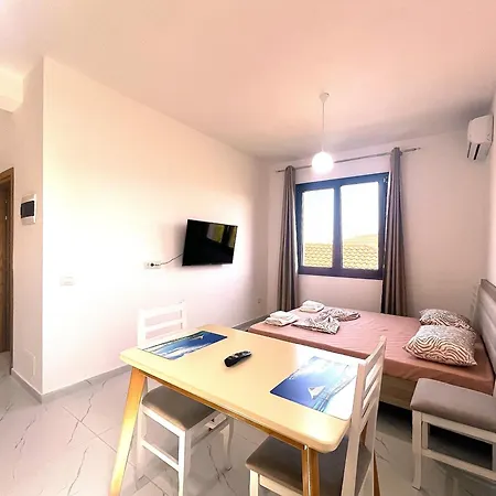 Escape Short Drive 3 Min To Center 5 Min To Affittacamere Vlorë
